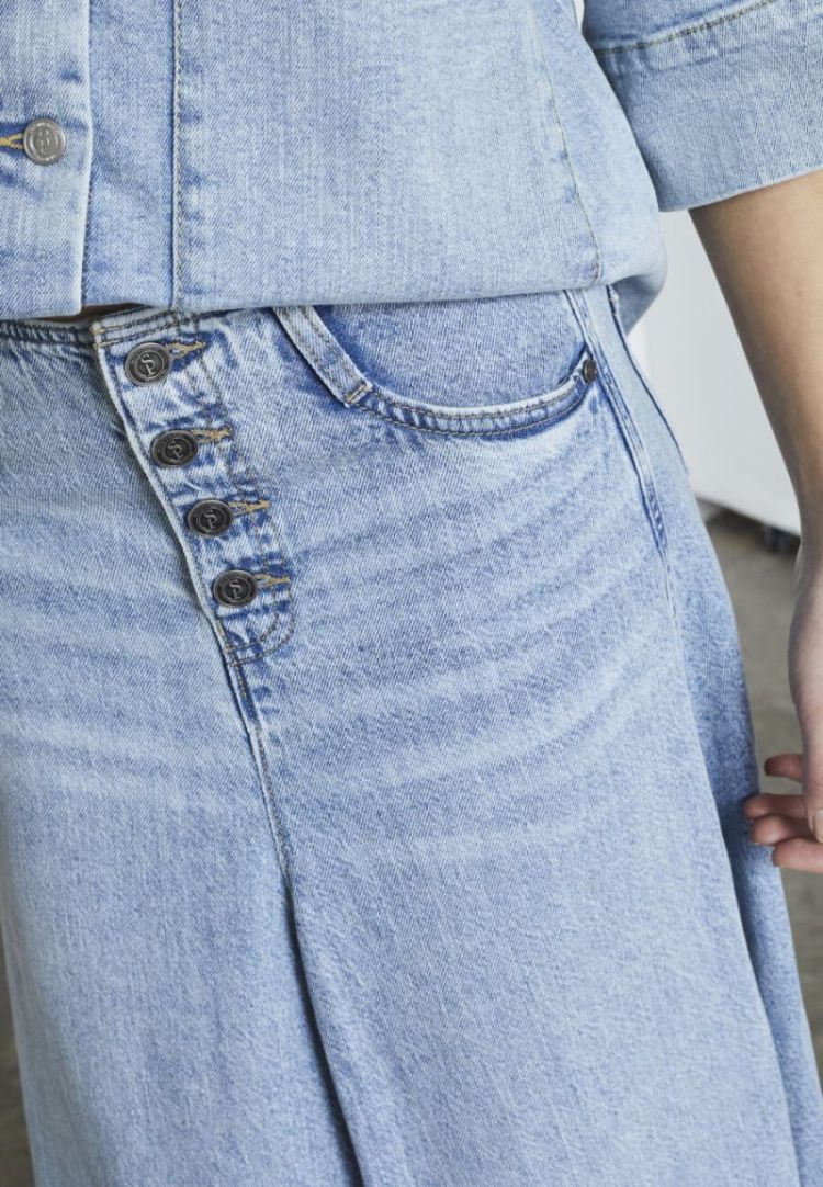  DENIM