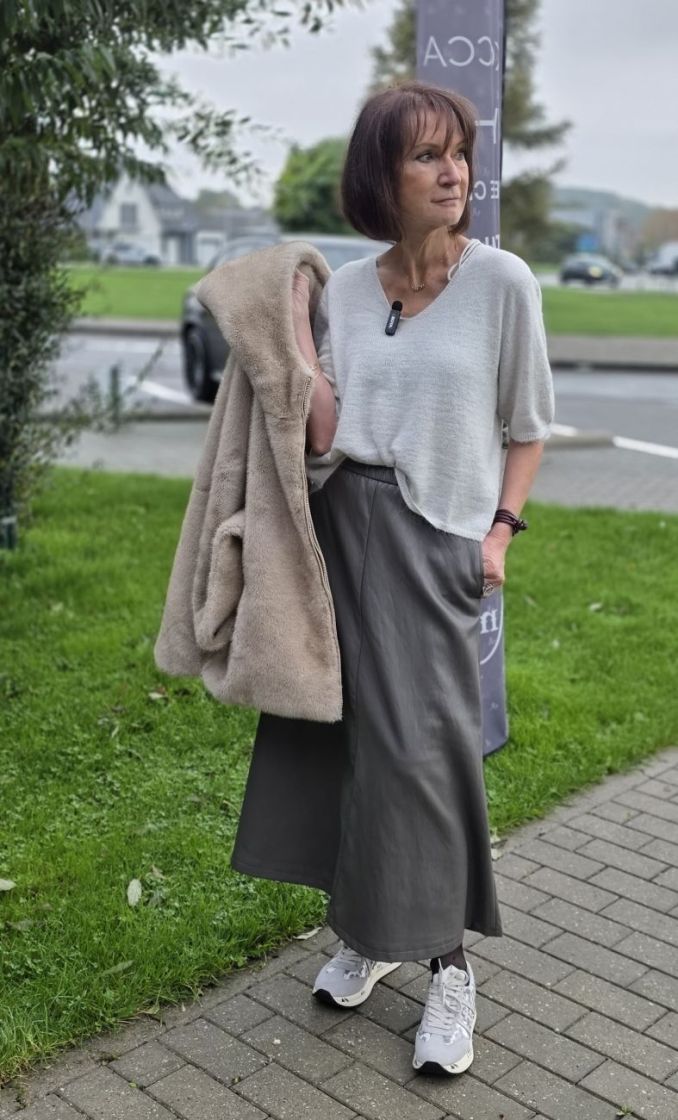  DARK TAUPE GREY