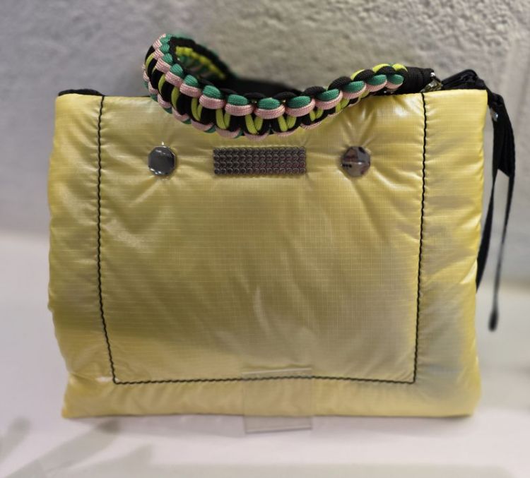  PALE YELLOW