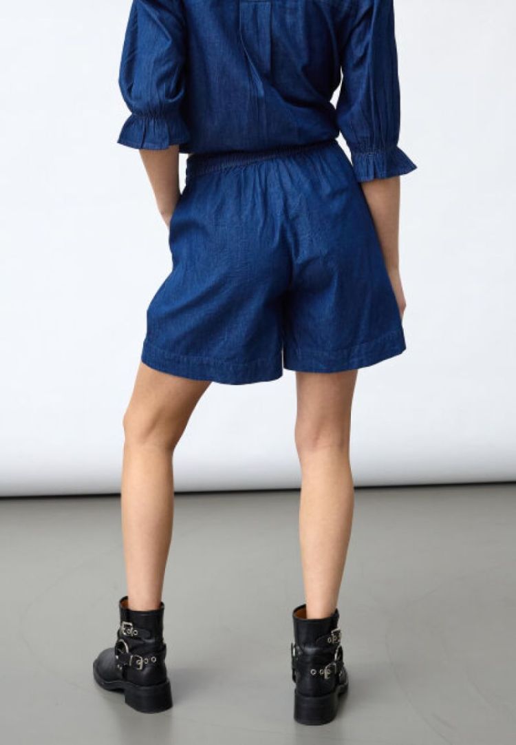  D. BLUE DENIM