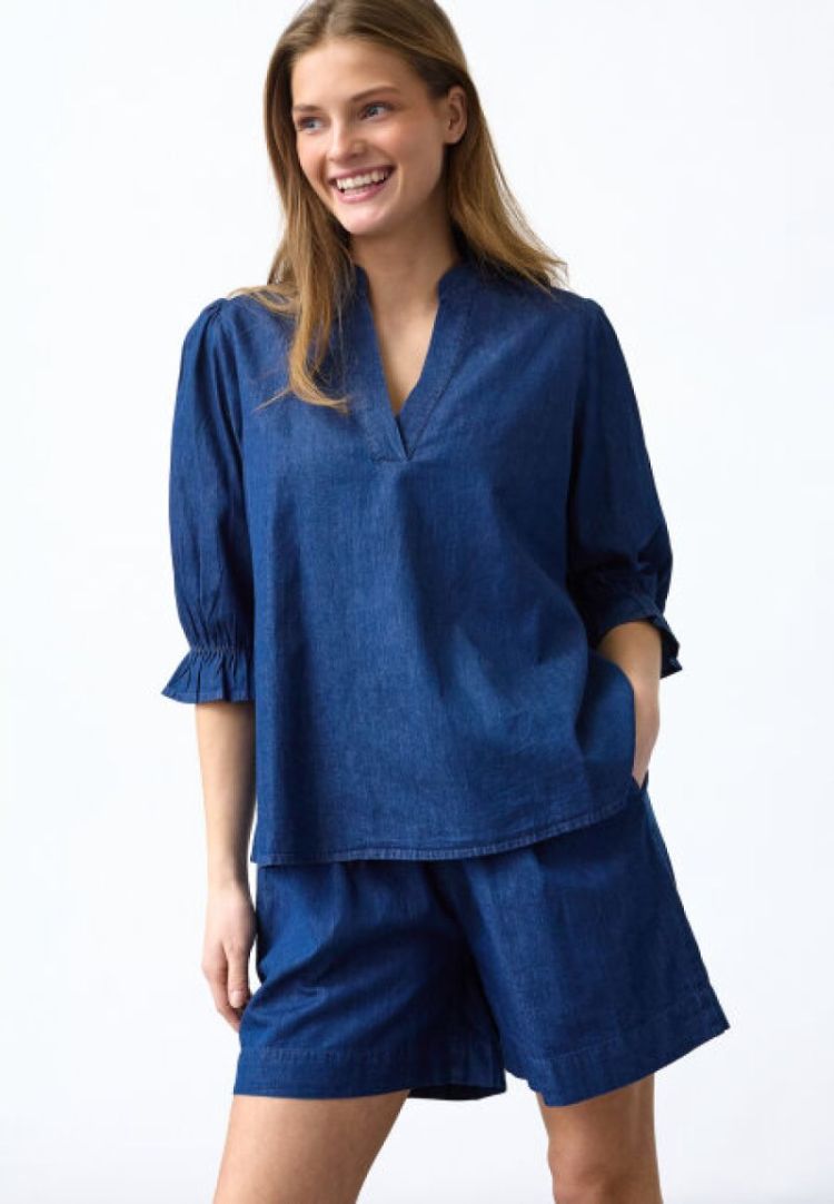  D. BLUE DENIM