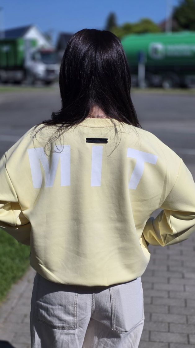  PALE YELLOW