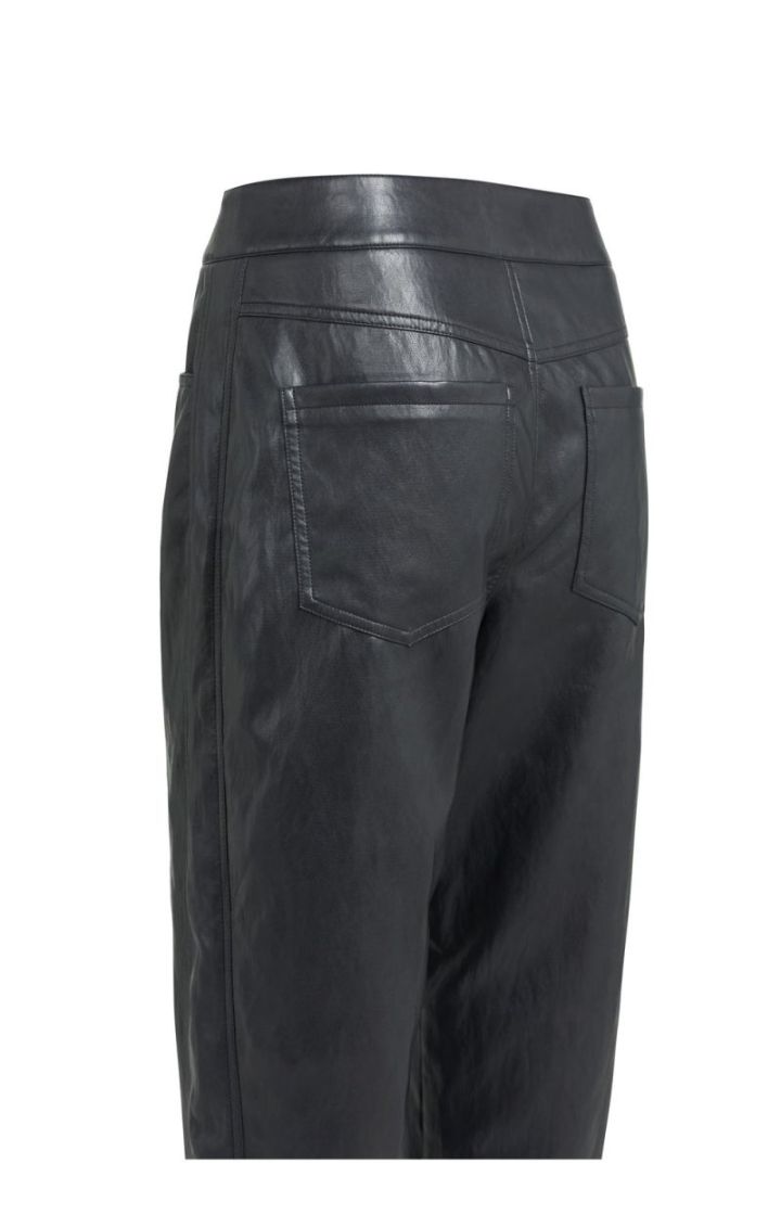 HOLE BLACK
