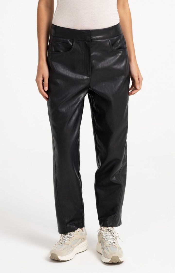 HOLE BLACK