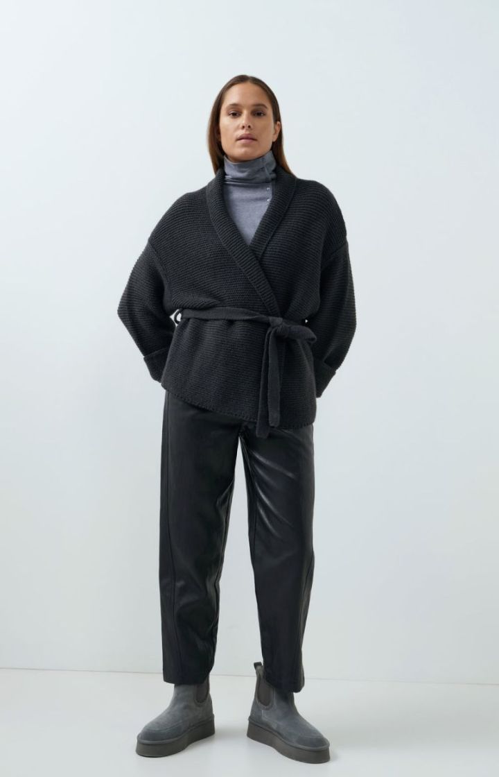 HOLE BLACK