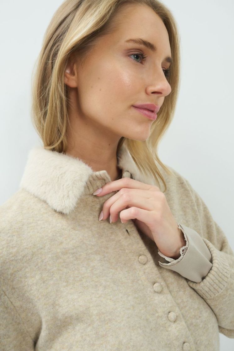  LIGHT BEIGE