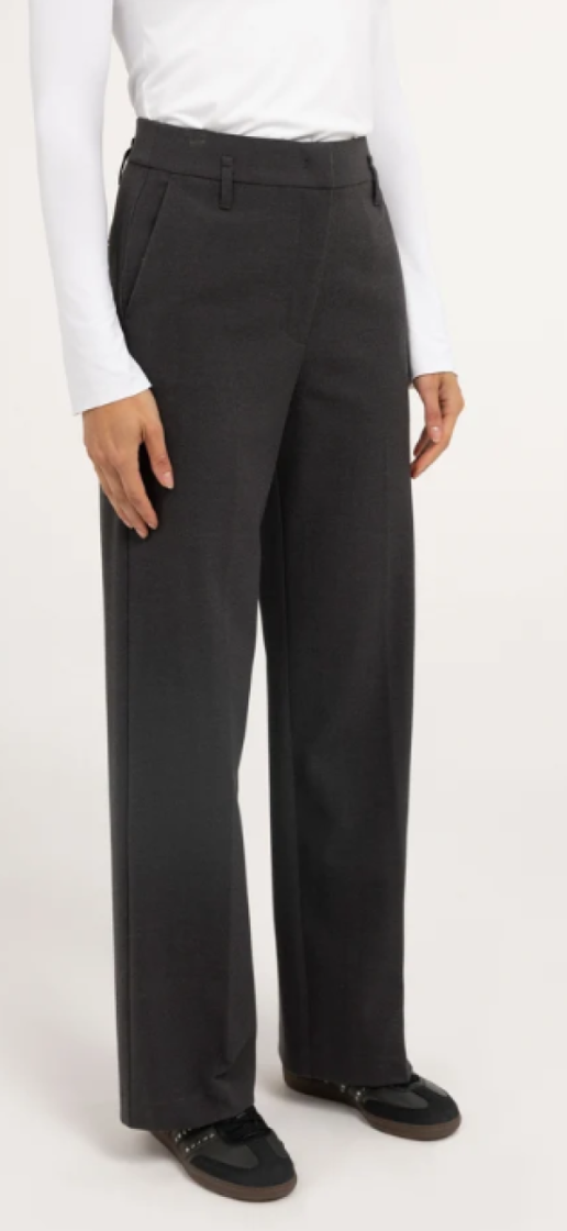 HOLE BLACK