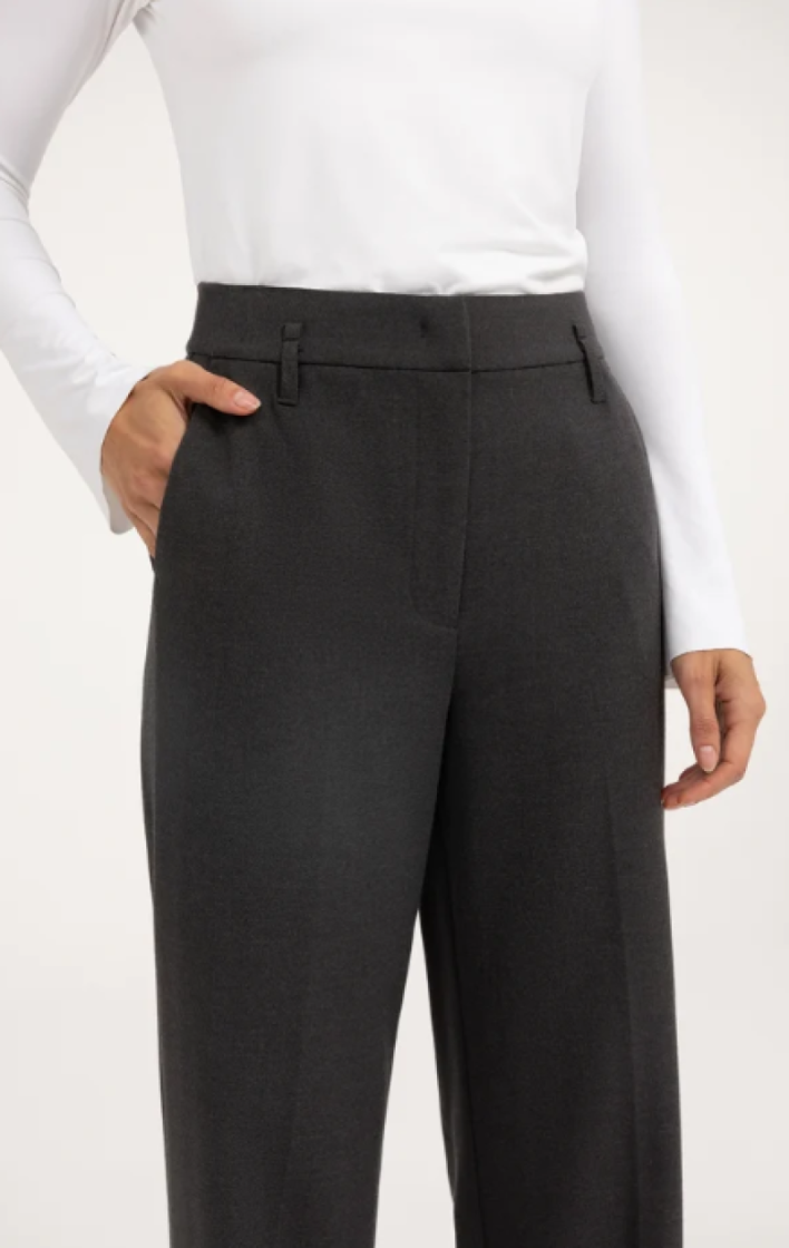  HOLE BLACK