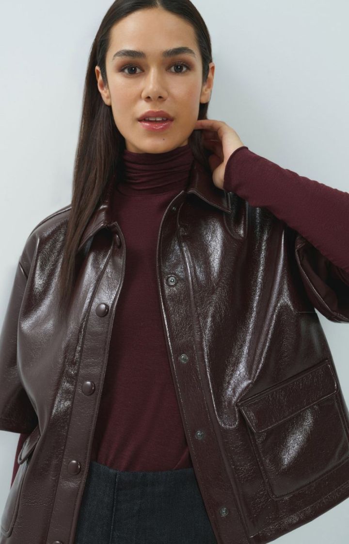  CHOCOLATE RED