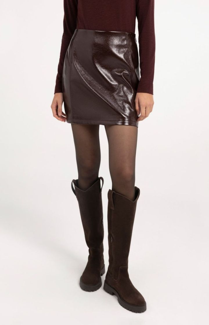  CHOCOLATE RED