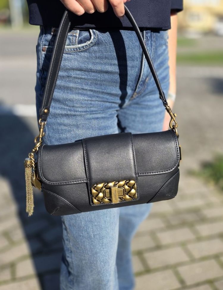 6056100109 black