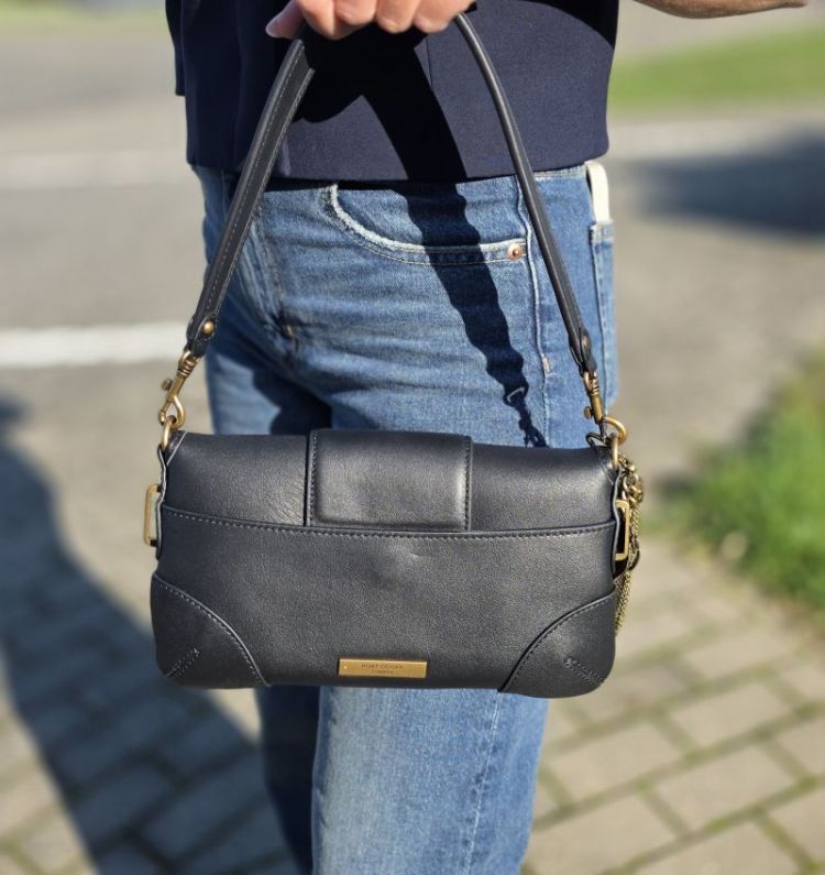 6056100109 black